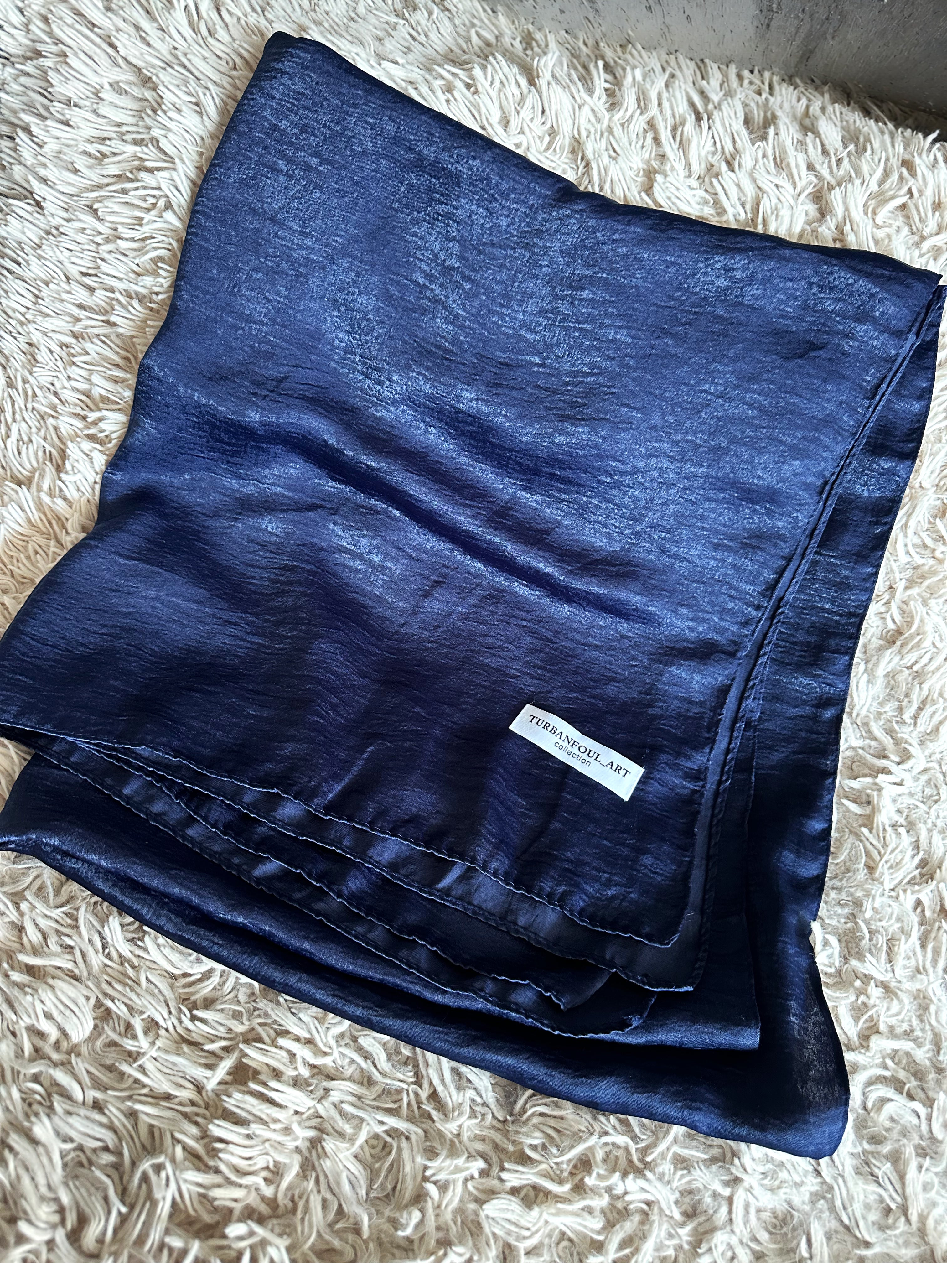 Foulard bleu marine